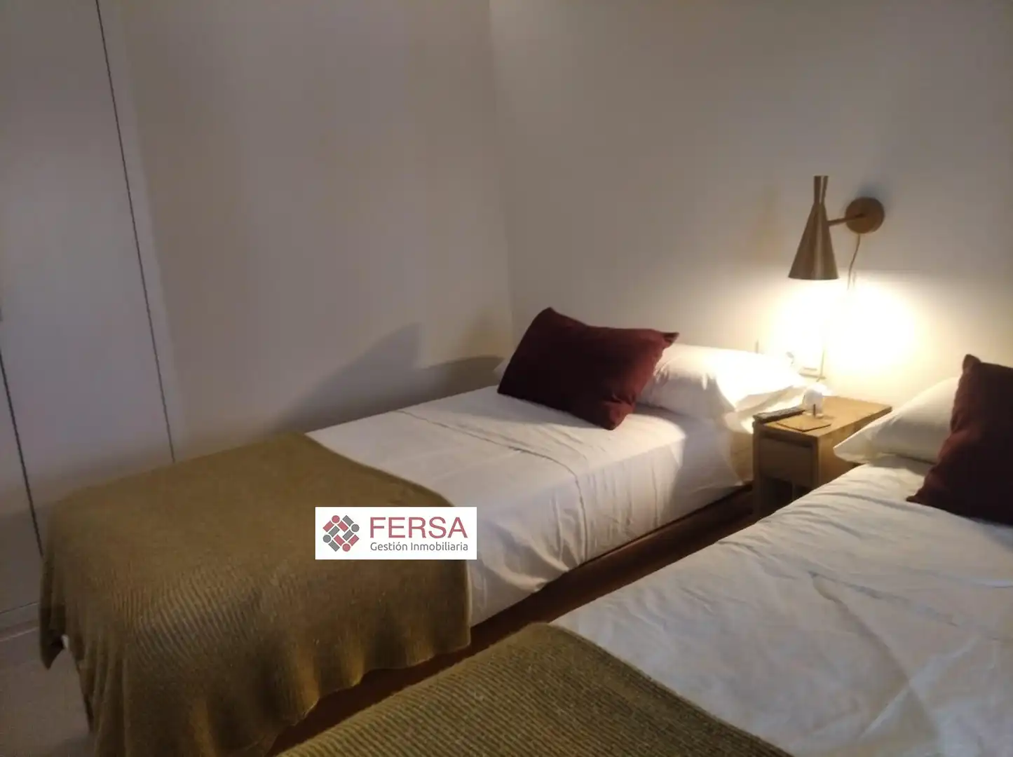 Habitación de Casa adosada de alquiler en El Puerto de Santa María con Aire acondicionado, Calefacción y Jardín privado