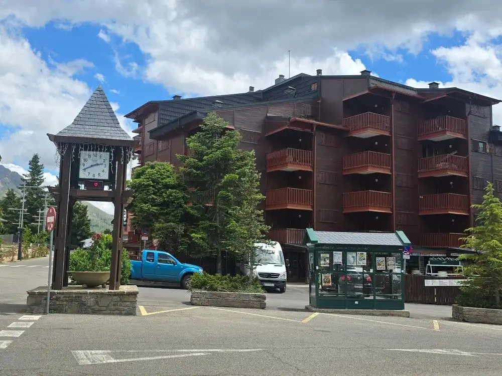 Vista exterior de Pis en venda en Sallent de Gállego amb Calefacció i Terrassa