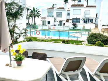 Casa con piscina en venta en Calahonda