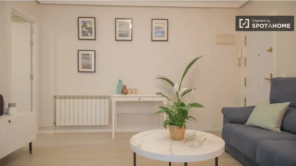 Living room of Flat for rent in Madrid  with Air Conditioner, Heating and Furnished