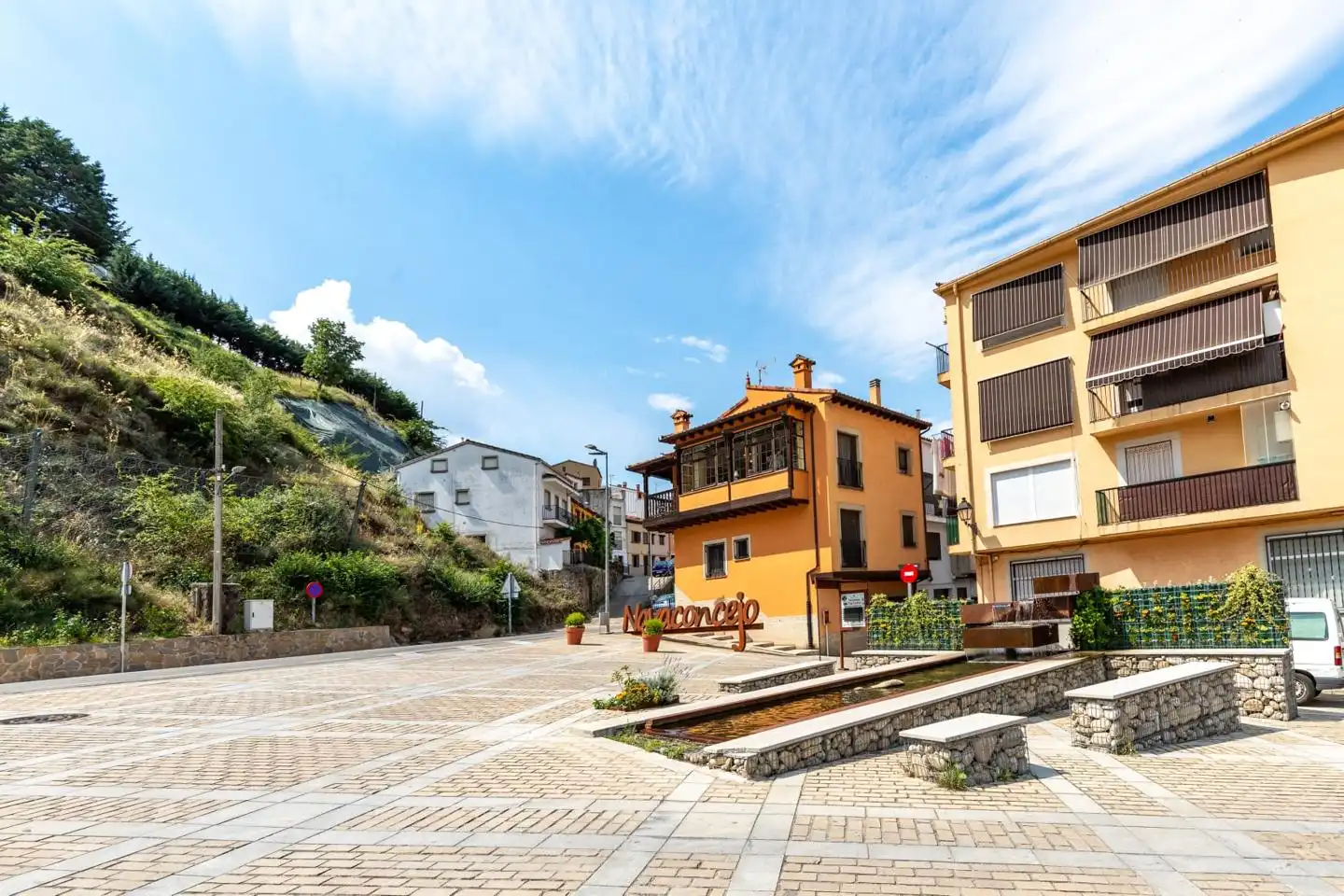 Vista exterior de Casa o xalet en venda en Navaconcejo amb Aire condicionat i Terrassa
