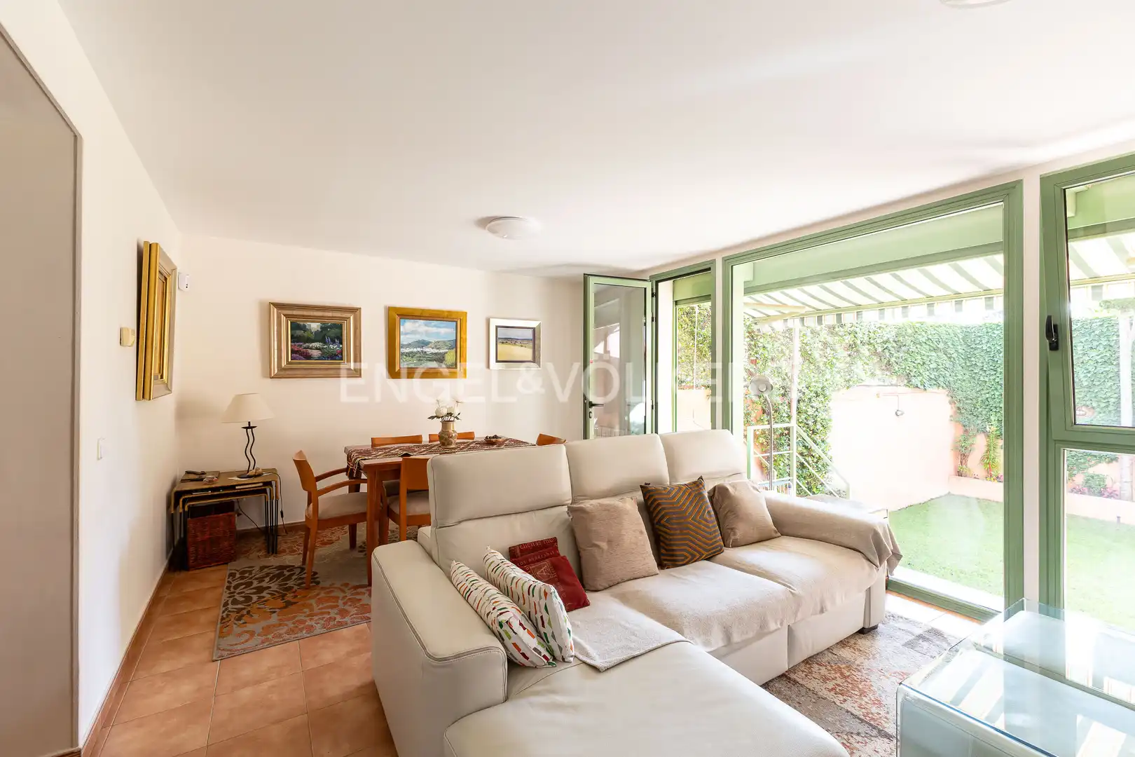 Living room of Detached homes for sale in Madrid  with Air Conditioner, Heating and Private garden