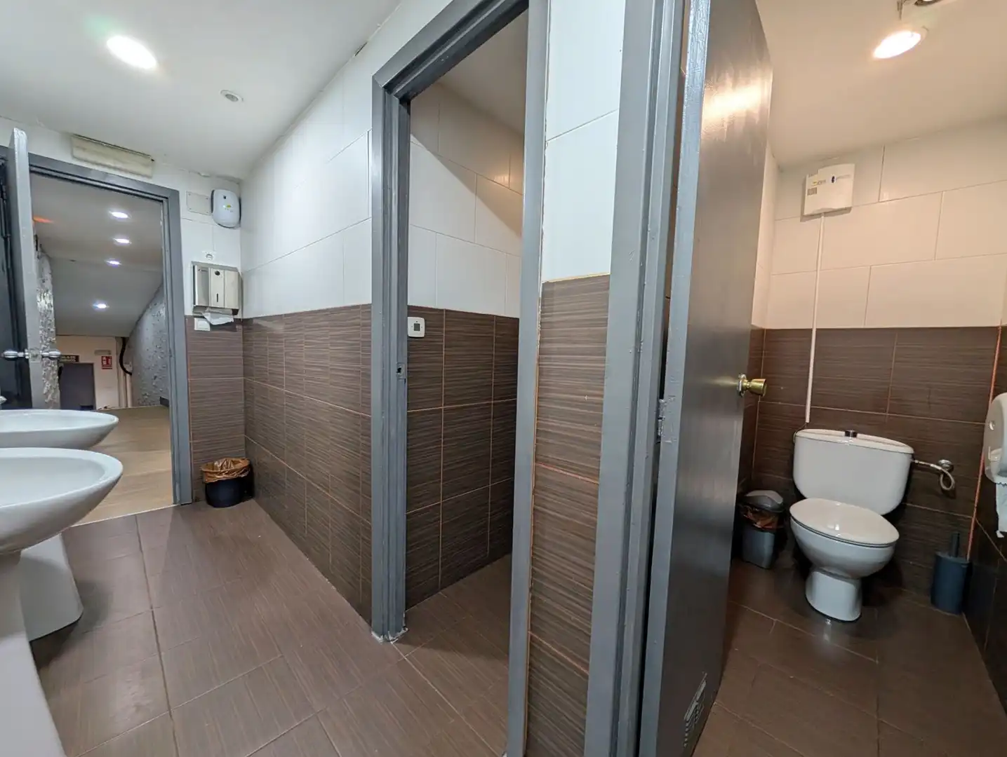 Baño de Local de alquiler en Cuarte de Huerva
