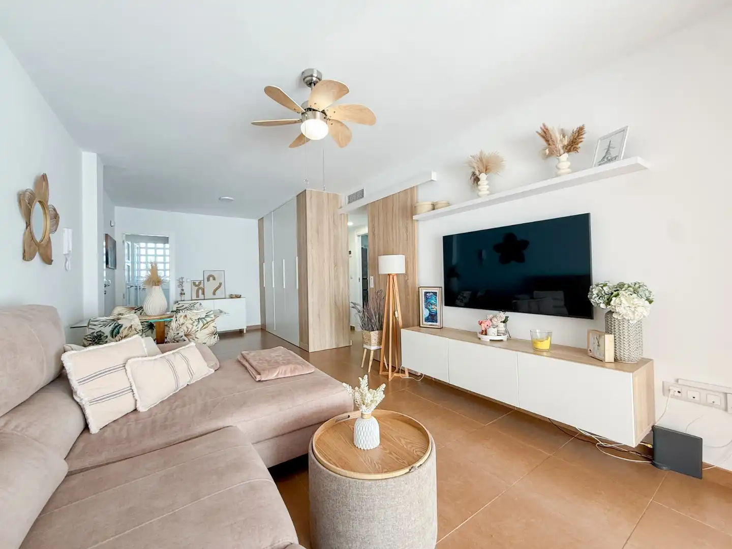 Sala de estar de Apartamento en venta en Águilas con Aire acondicionado, Terraza y Trastero