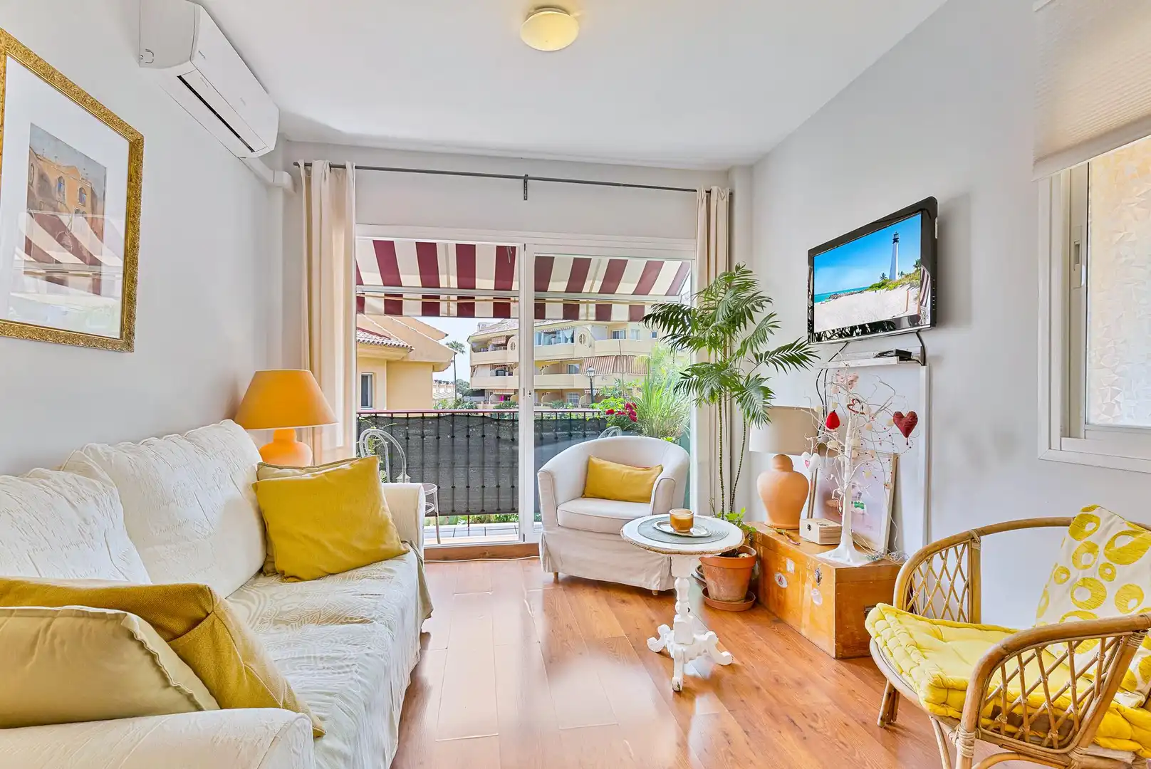 Living room of Apartments for sale in Fuengirola  with Air Conditioner, Heating and Parquet flooring