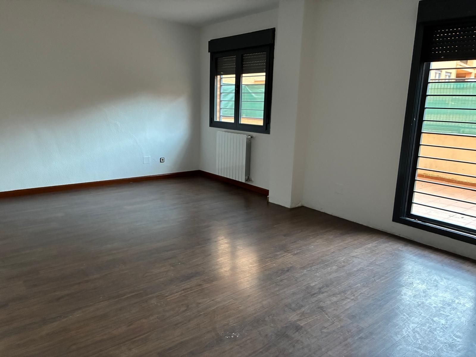 Dormitori de Planta baixa en venda en Yebes amb Jardí privat, Terrassa i Piscina comunitària