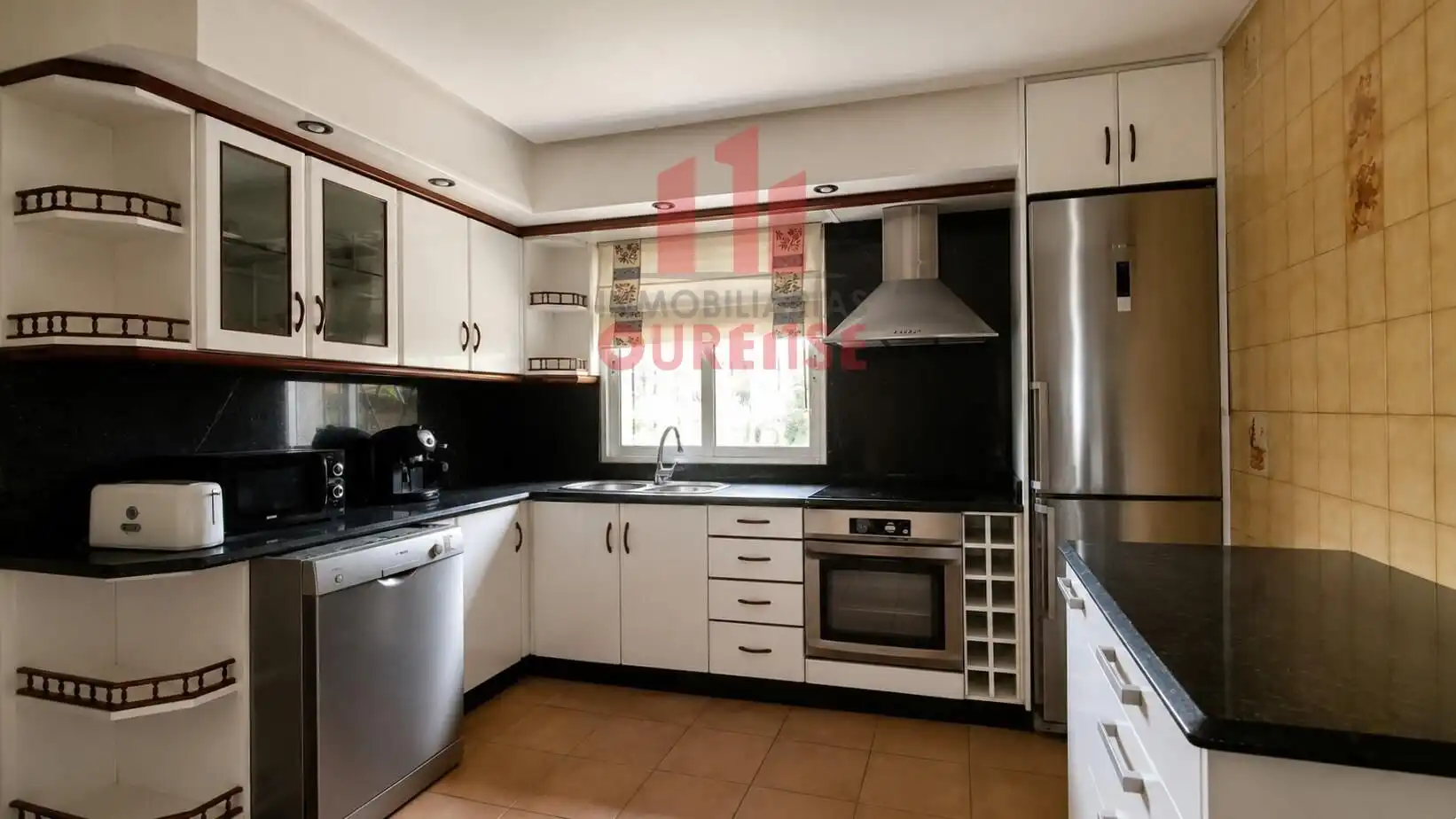 Cocina de Casa o chalet en venta en San Cibrao das Viñas con Calefacción, Jardín privado y Terraza