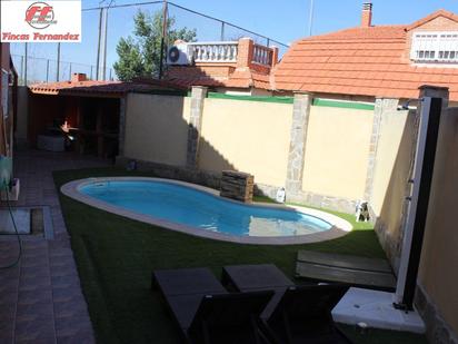 Swimming pool of House or chalet for sale in Velilla de San Antonio  with Terrace and Swimming Pool