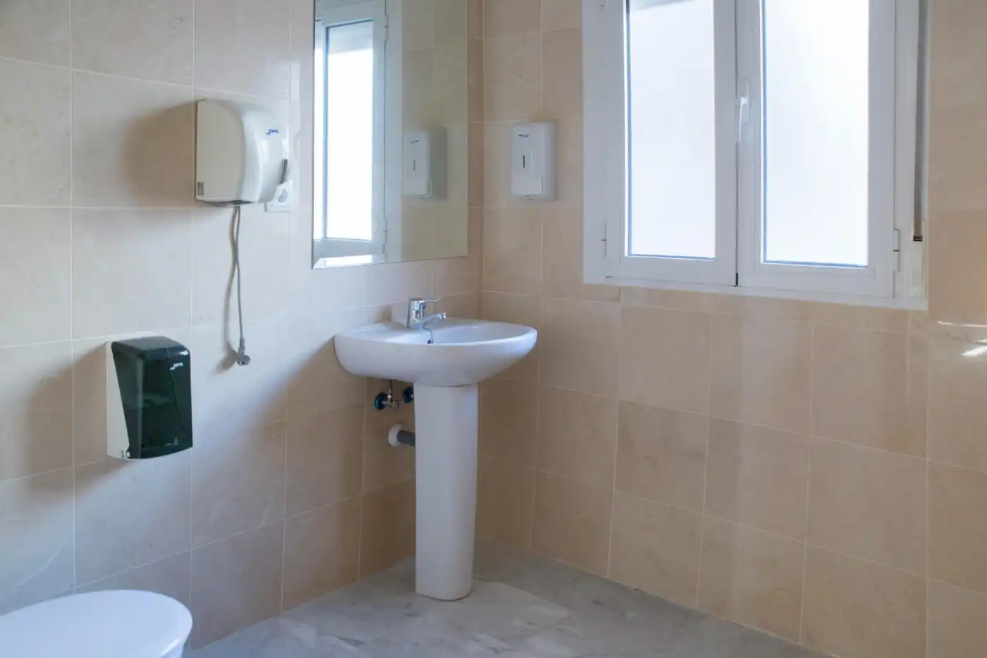 Bany de Oficina de lloguer en Cartagena amb Aire condicionat