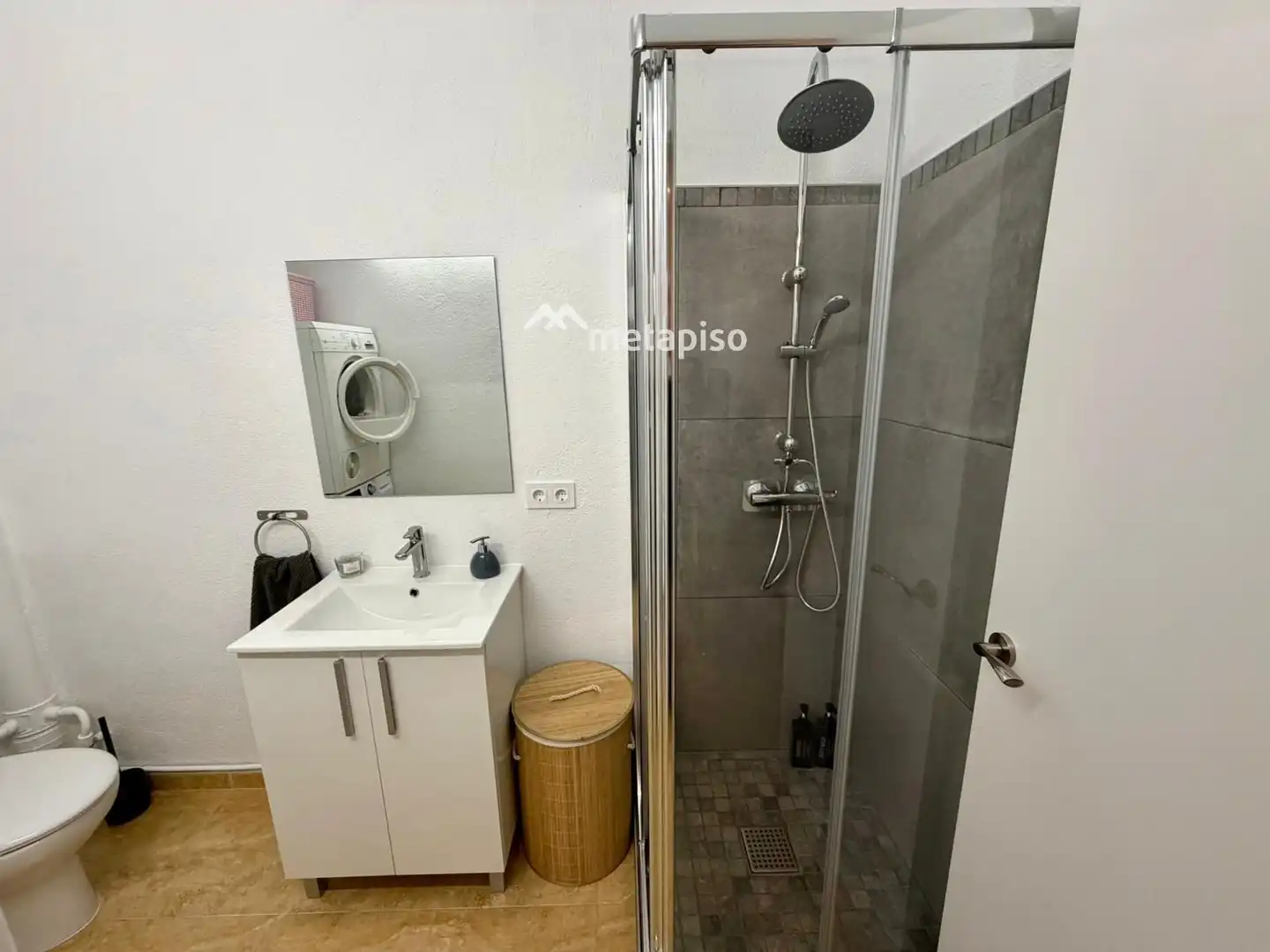 Baño de Casa adosada en venta en Santa Margarida I Els Monjos con Aire acondicionado, Calefacción y Terraza