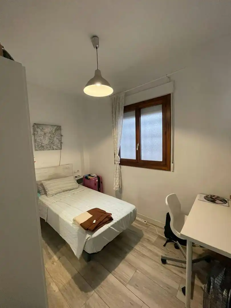 Habitación de Piso para compartir en Sevilla con Aire acondicionado, Amueblado y Lavadora