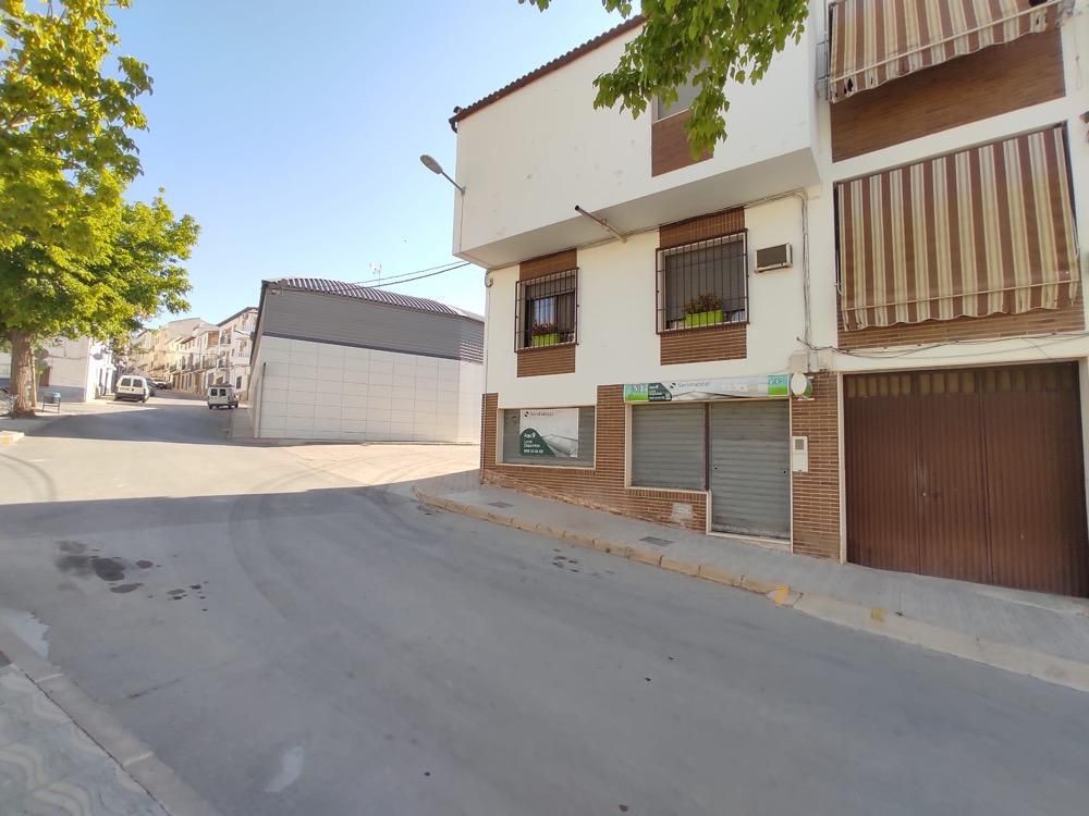 Vista exterior de Local en venda en Peal de Becerro