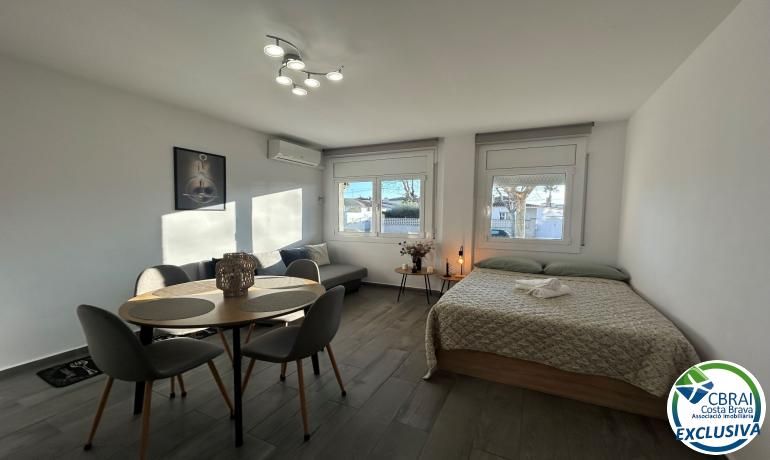 Schlafzimmer von Wohnung zum Verkauf in Castelló d'Empúries mit Klimaanlage und Möbliert