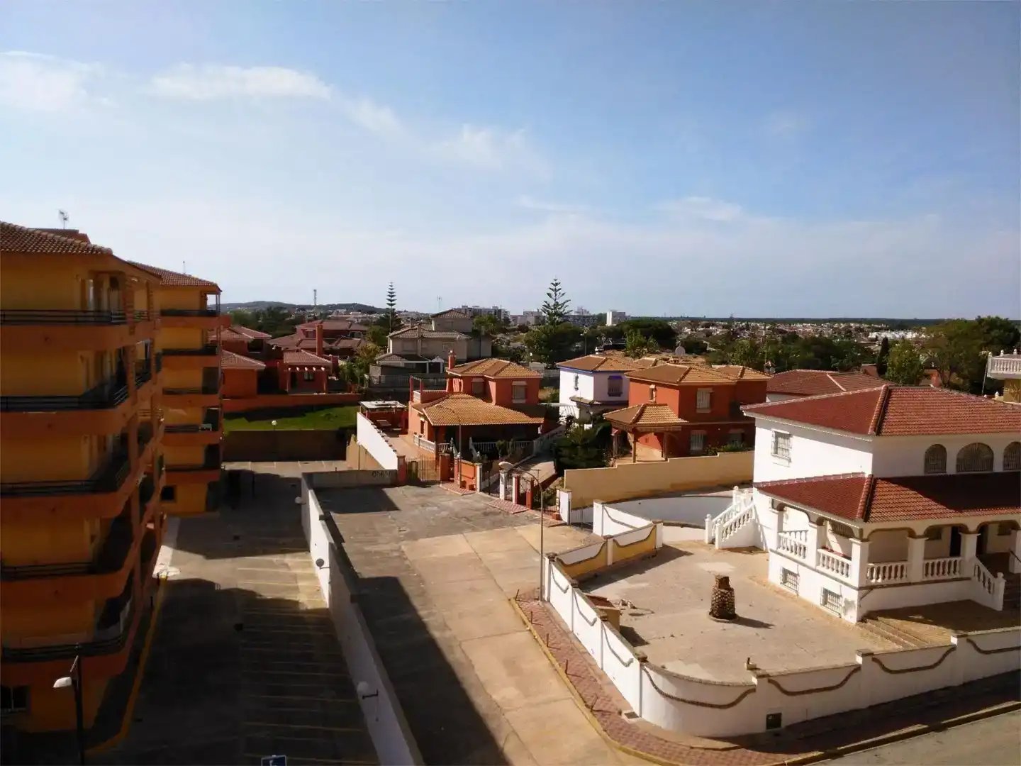 Vista exterior de Pis de lloguer en Almonte amb Jardí privat, Piscina i Moblat