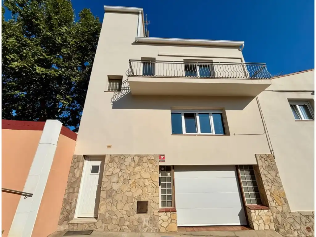 Vista exterior de Casa o xalet en venda en Torroella de Montgrí amb Aire condicionat, Moblat i Forn