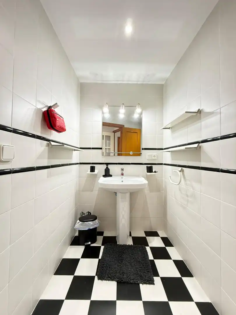 Baño de Piso en venta en Valencia con Aire acondicionado, Terraza y Amueblado