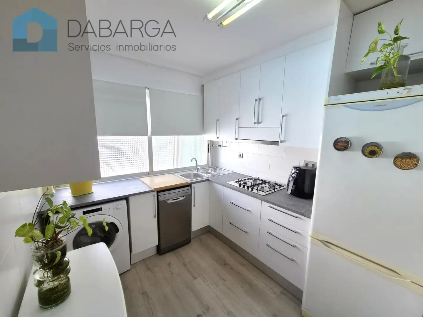 Kitchen of Flat for sale in Ripollet  with Air Conditioner, Parquet flooring and Oven