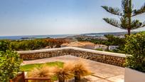 Vista exterior de Apartament en venda en Es Mercadal amb Aire condicionat, Jardí privat i Terrassa