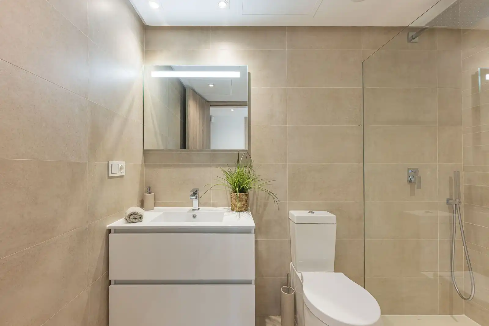 Baño de Dúplex en venta en Benahavís con Aire acondicionado, Terraza y Trastero