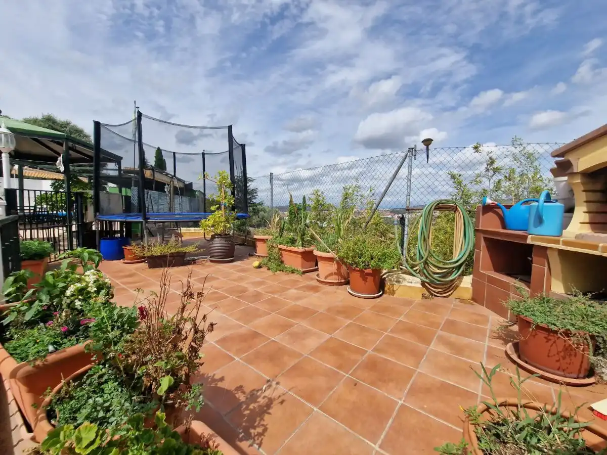 Terrassa de Casa o xalet en venda en Plasencia amb Aire condicionat, Jardí privat i Terrassa