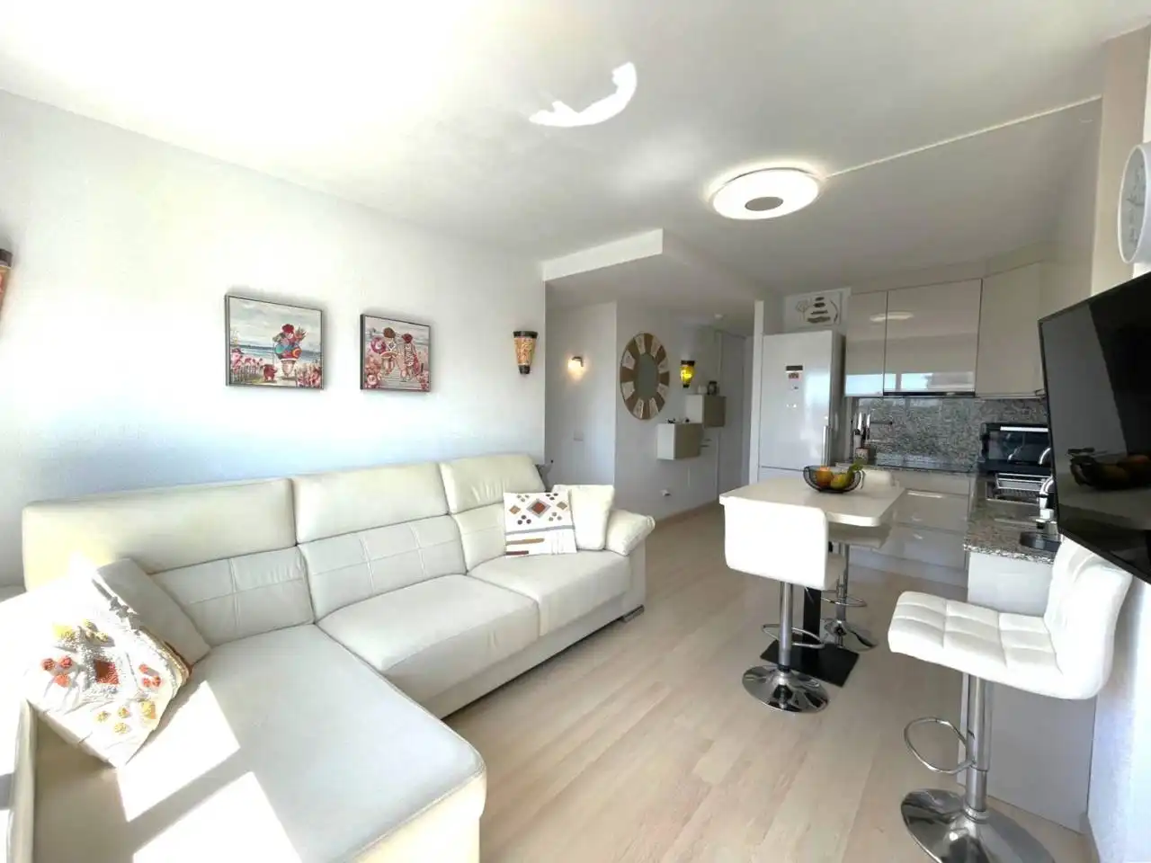 Sala de estar de Piso en venta en Roses con Aire acondicionado, Terraza y Amueblado