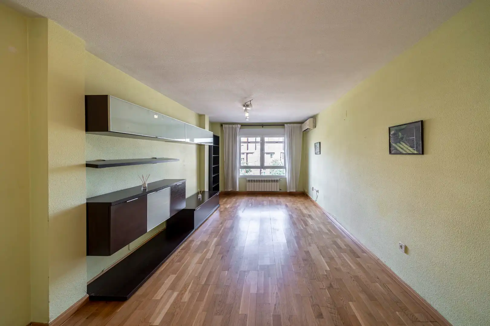 Living room of Flat for sale in Torrejón de Ardoz  with Air Conditioner, Heating and Parquet flooring