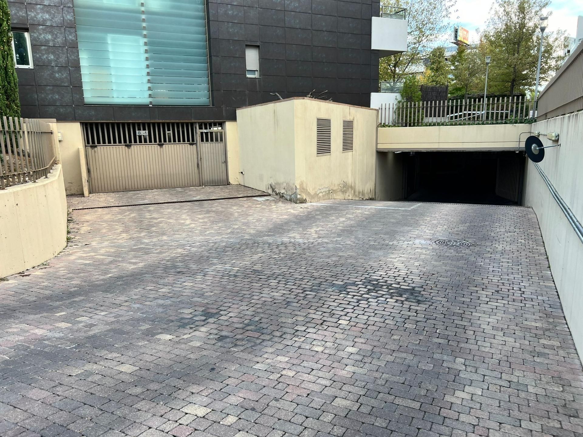 Exterior view of Garage for sale in Las Rozas de Madrid