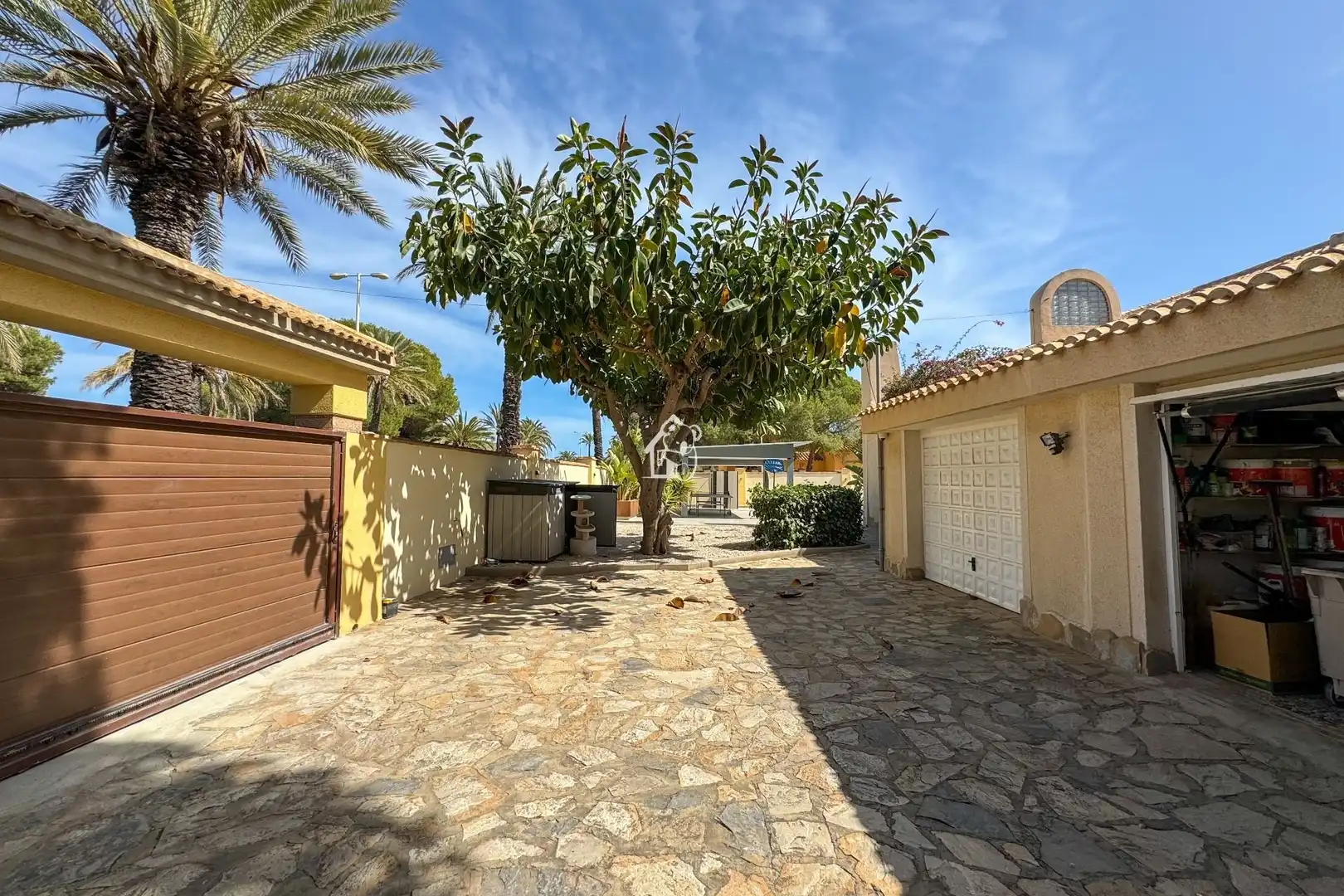 Vista exterior de Casa o xalet de lloguer en Orihuela amb Aire condicionat, Jardí privat i Terrassa