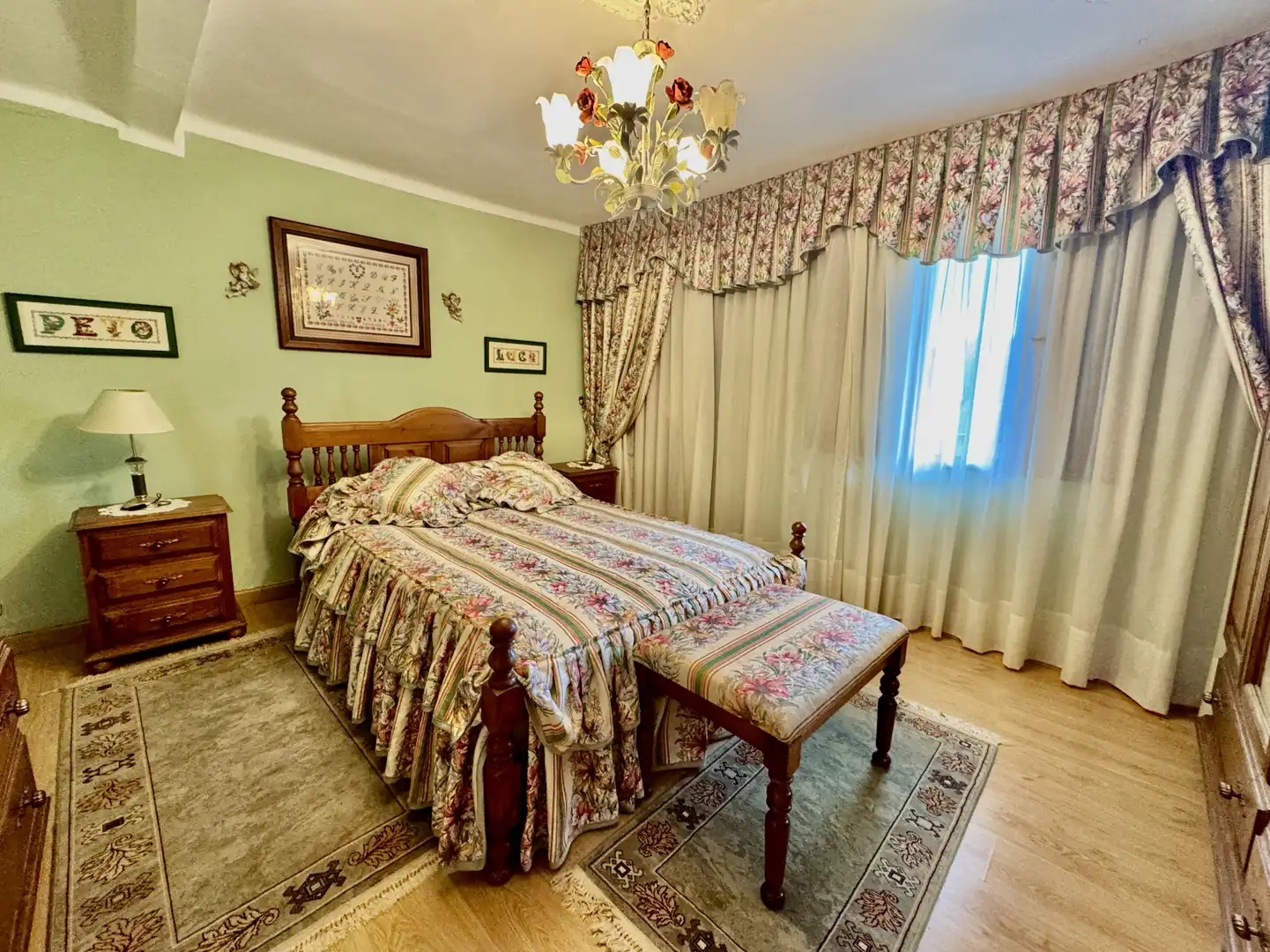 Habitación de Casa adosada en venta en Molledo con Parquet, Terraza y Amueblado