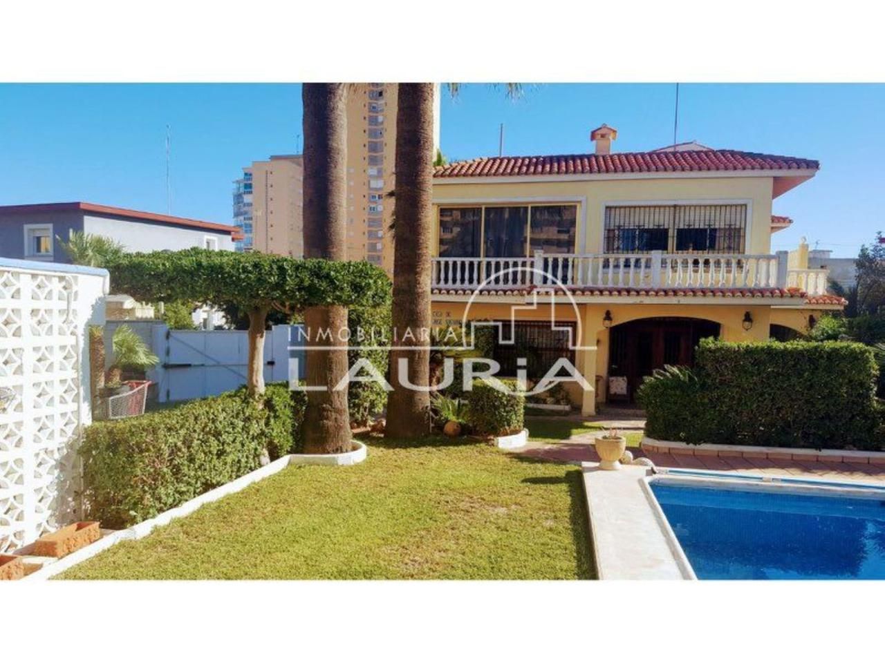 Exterior view of House or chalet for sale in  Valencia Capital  with Air Conditioner, Heating and Private garden
