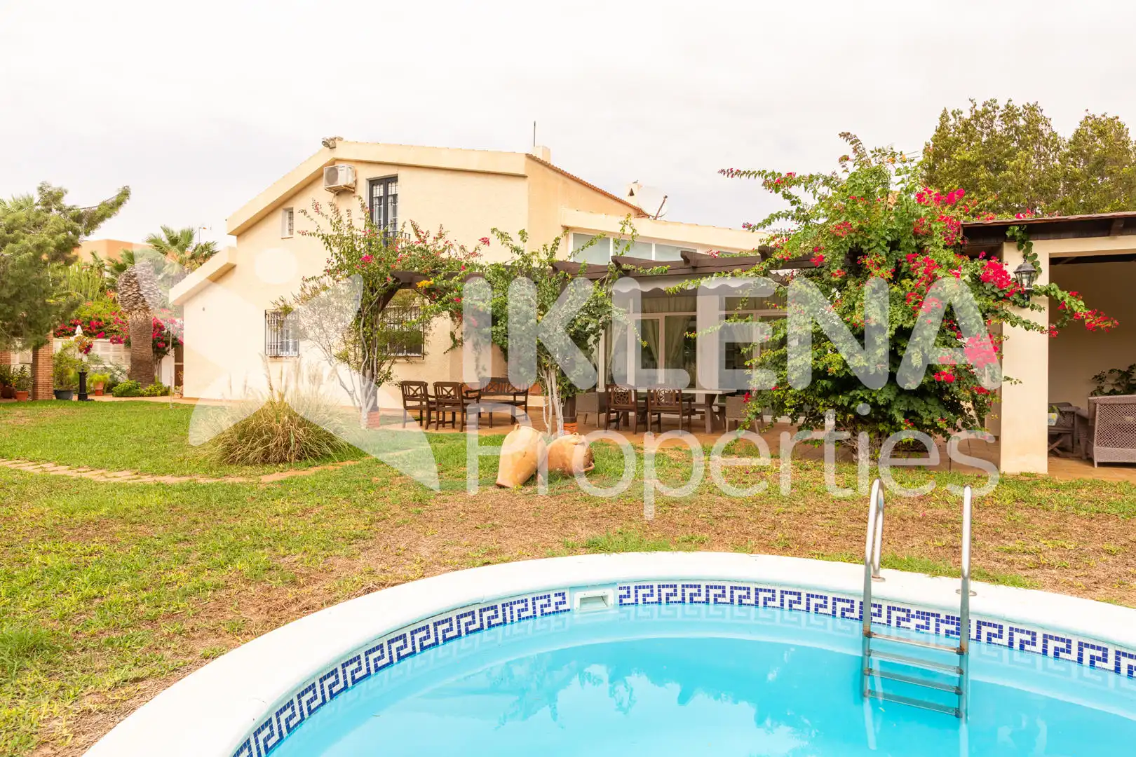 Exterior view of Houses for sale in Roquetas de Mar  with Air Conditioner, Private garden and Terrace