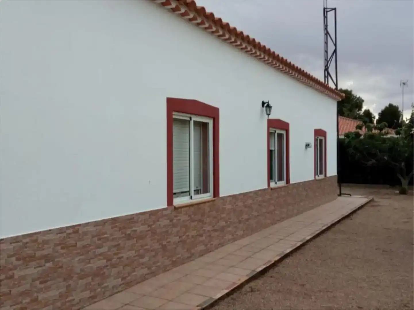 Vista exterior de Pis en venda en Villarrobledo amb Jardí privat, Traster i Piscina