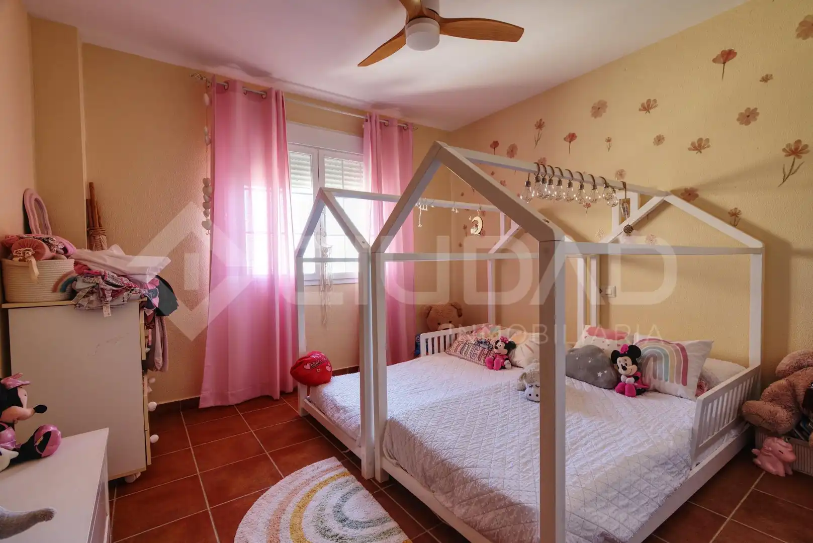 Habitación de Casa adosada en venta en Sanlúcar de Barrameda con Jardín privado, Terraza y Piscina comunitaria