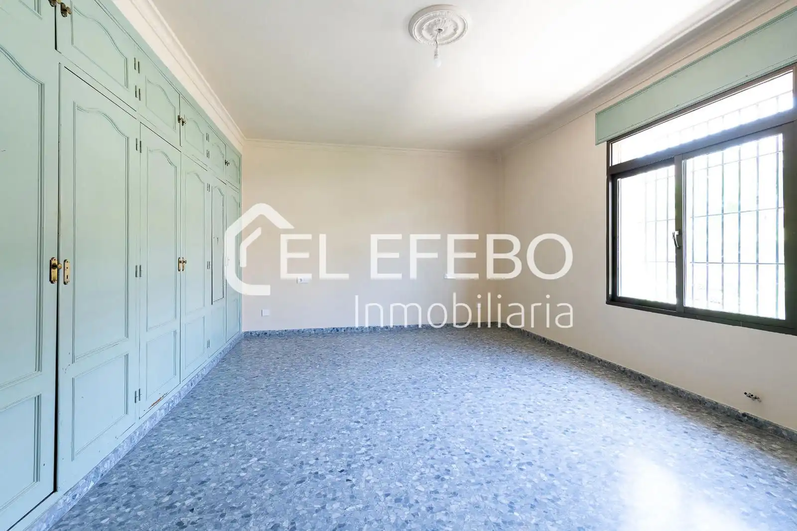 Vista exterior de Casa o xalet en venda en Antequera amb Calefacció, Terrassa i Traster
