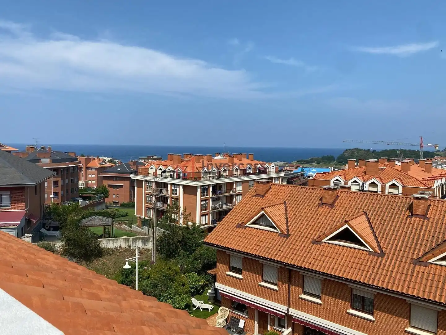 Vista exterior de Casa adosada en venta en Castro-Urdiales