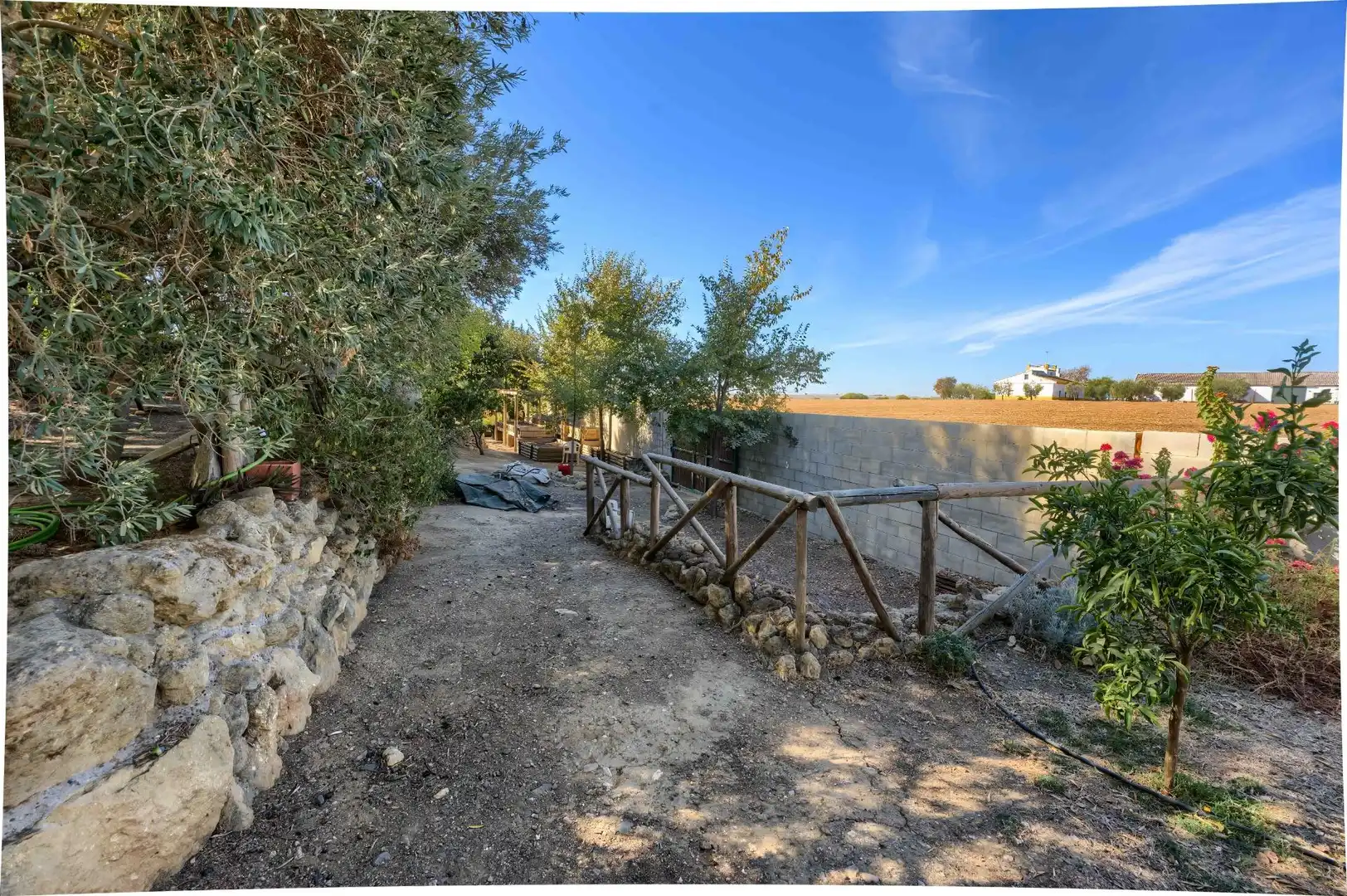 Jardín de Casa o chalet en venta en Sanlúcar la Mayor con Aire acondicionado, Jardín privado y Trastero