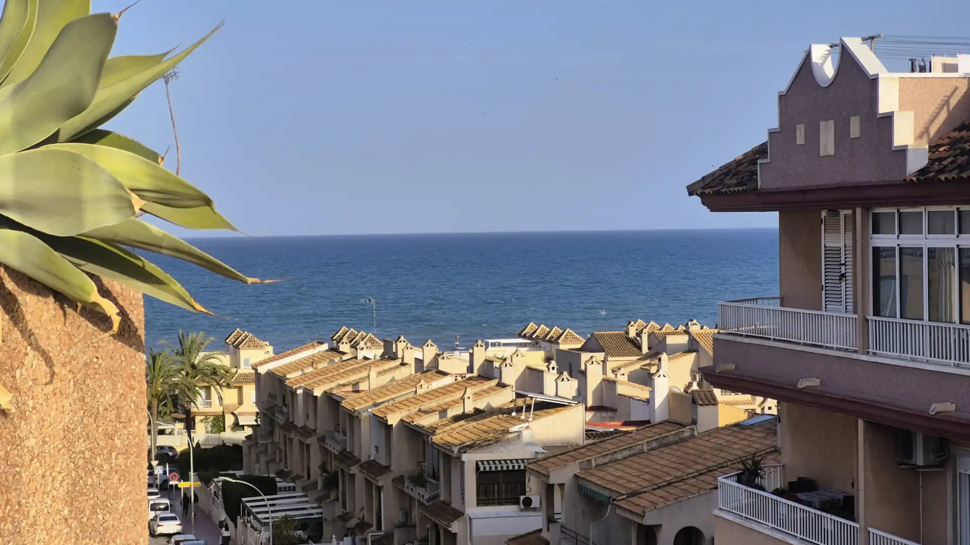 Außenansicht von Wohnungen zum Verkauf in Guardamar del Segura mit Klimaanlage, Terrasse und Möbliert