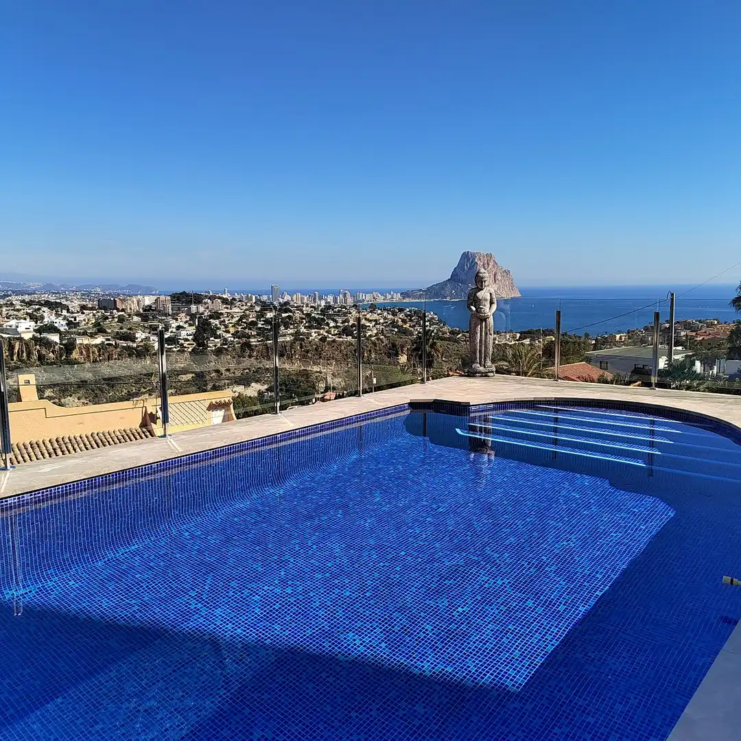 Piscina de Casa o chalet en venta en Calpe / Calp con Aire acondicionado, Calefacción y Jardín privado