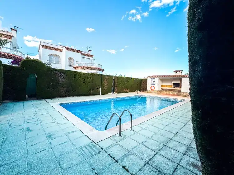 Schwimmbecken von Haus oder Chalet zum Verkauf in Mont-roig del Camp mit Klimaanlage, Heizung und Privatgarten
