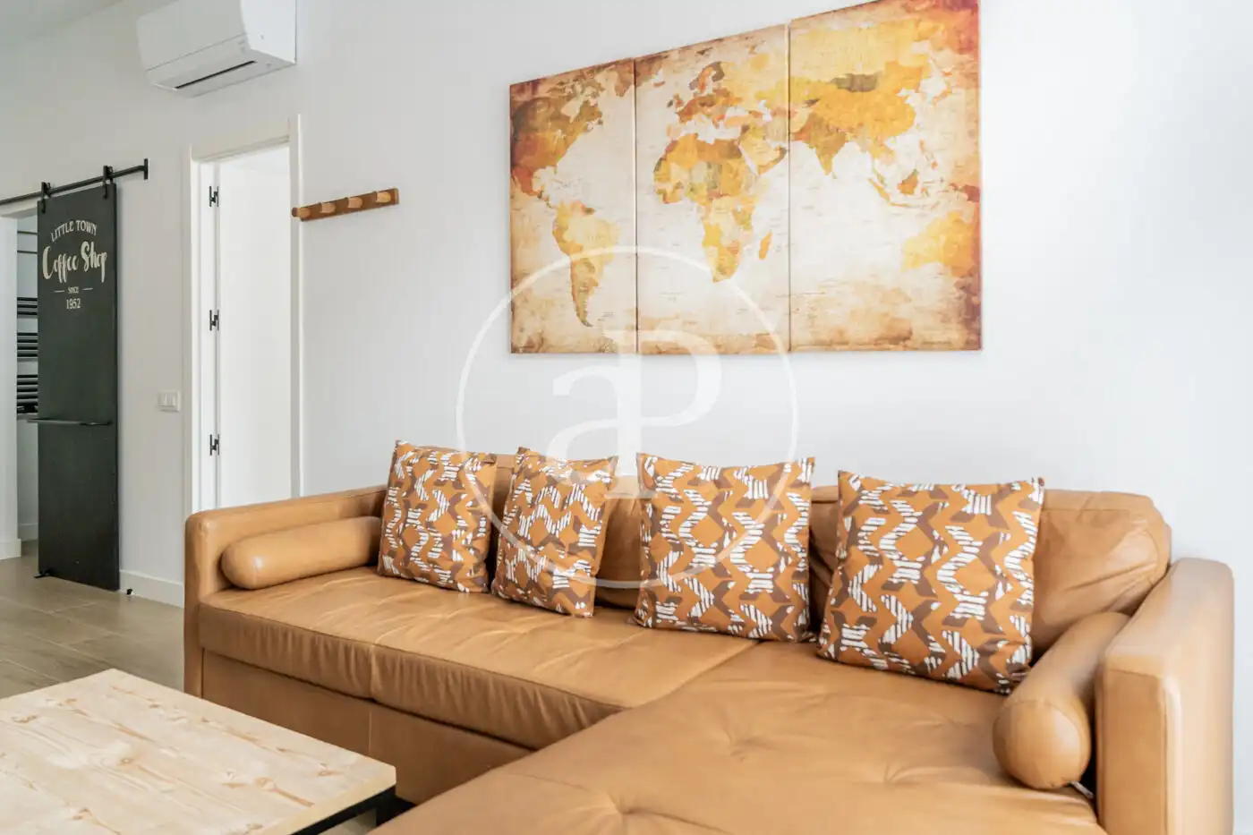 Living room of Flat for rent in Madrid  with Air Conditioner, Heating and Furnished
