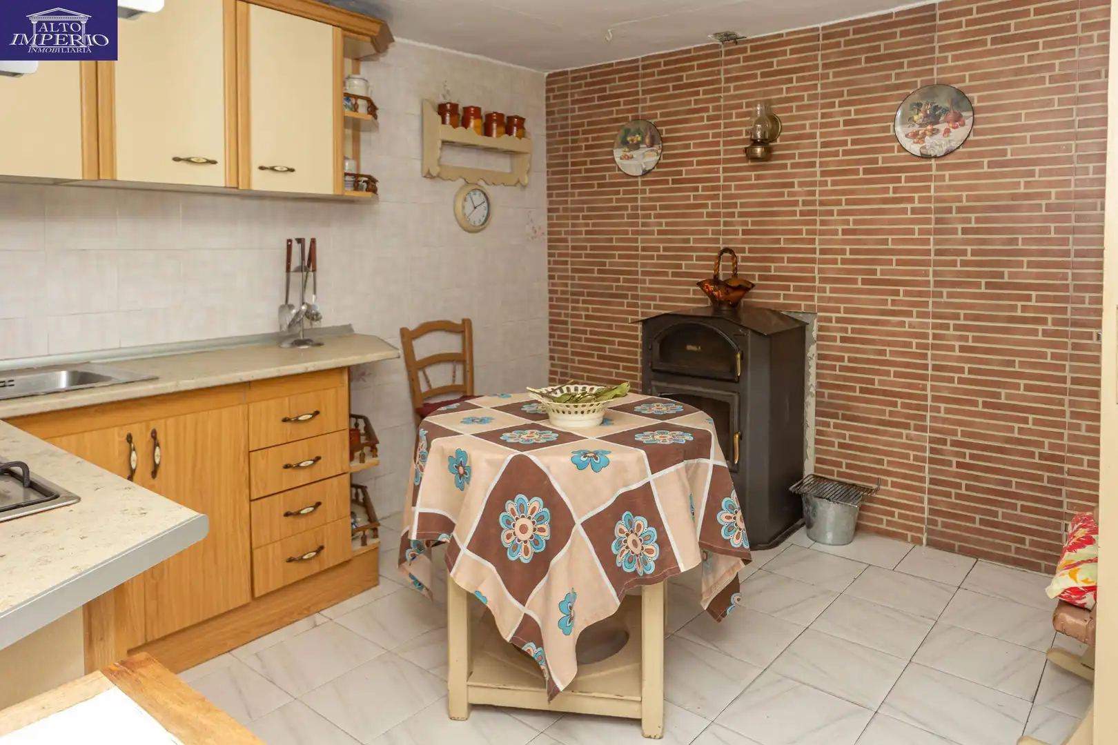Küche von Einfamilien-Reihenhaus zum Verkauf in La Peza mit Balkon
