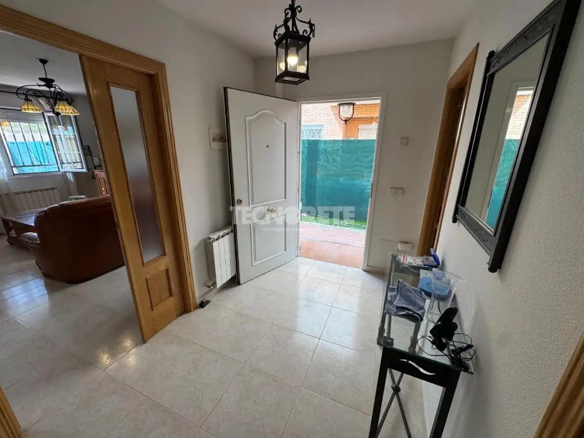 Casa aparellada amb terrassa en venda a Yunquera de Henares, imagen 17