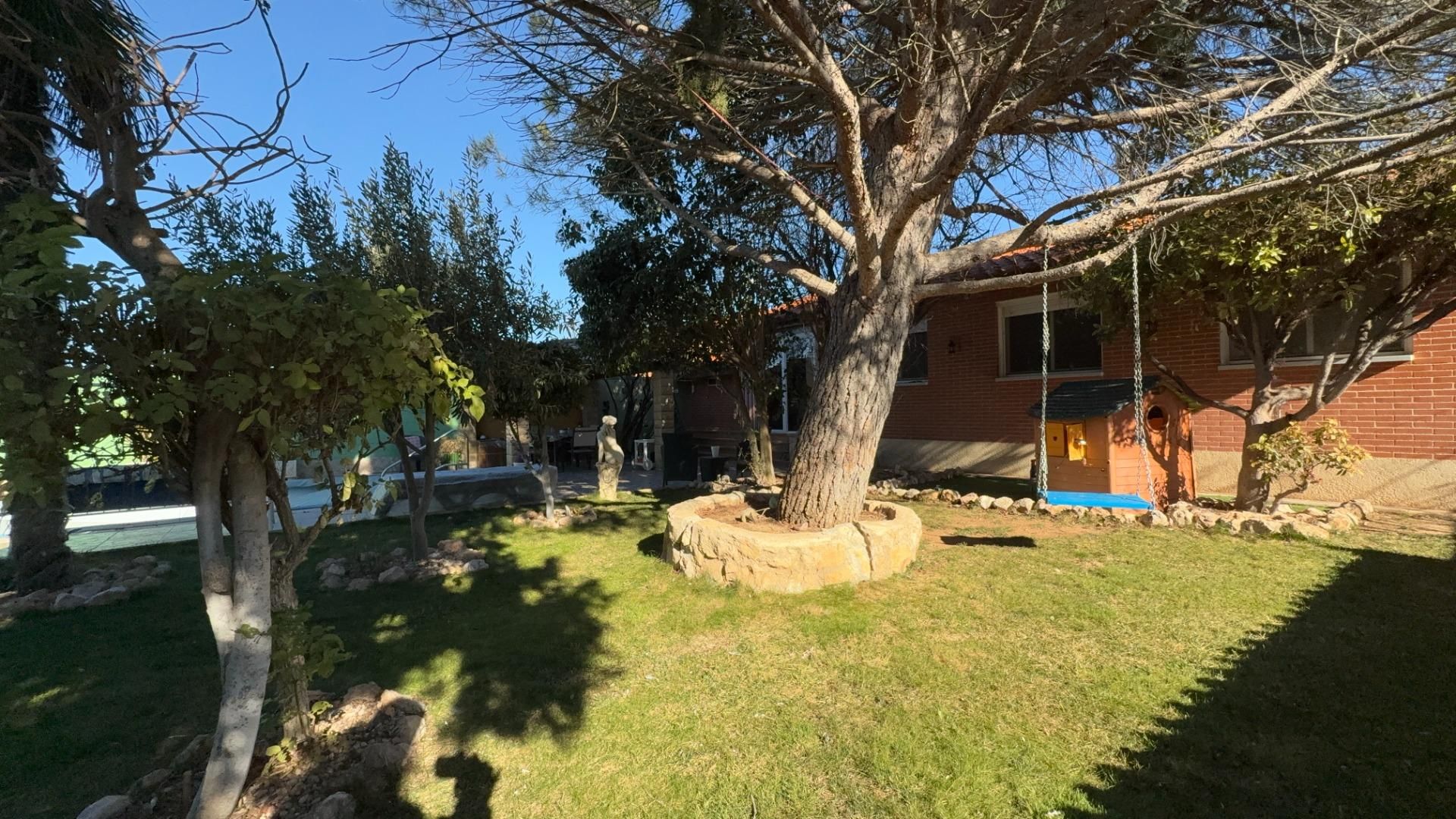 Jardí de Casa o xalet en venda en Chiloeches amb Calefacció, Jardí privat i Piscina