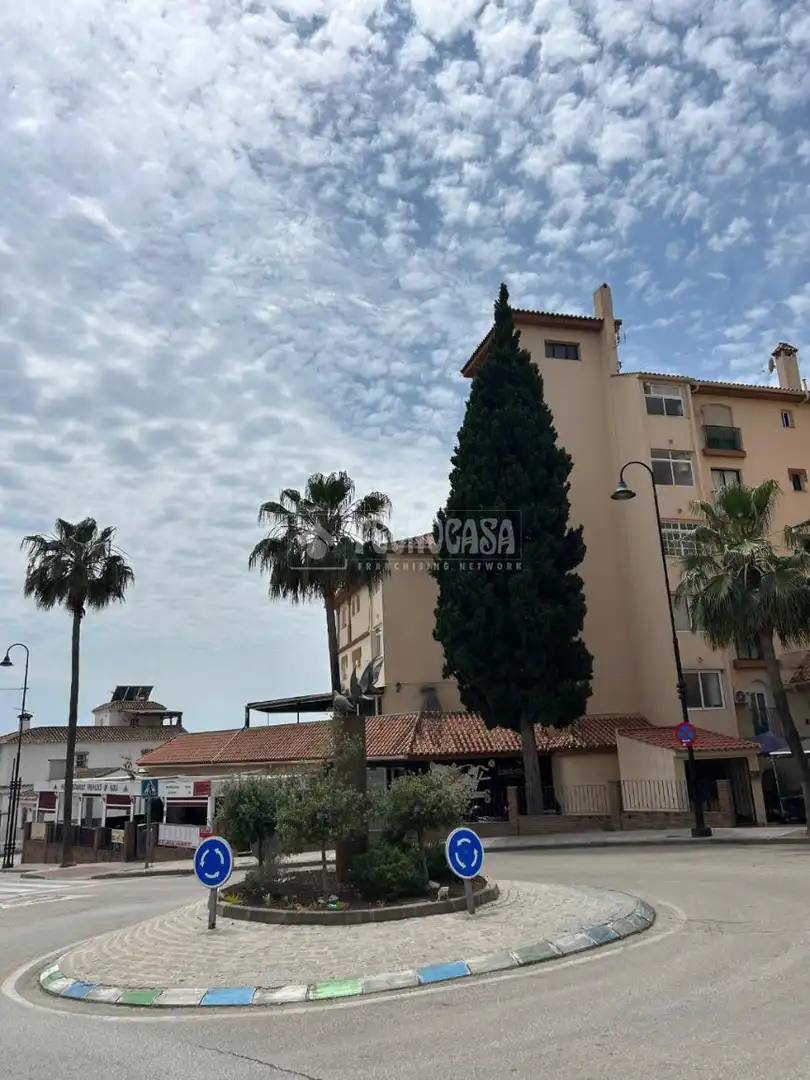 Vista exterior de Pis en venda en Mijas amb Terrassa i Balcó