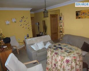 Living room of Flat for sale in Mérida  with Terrace and Furnished