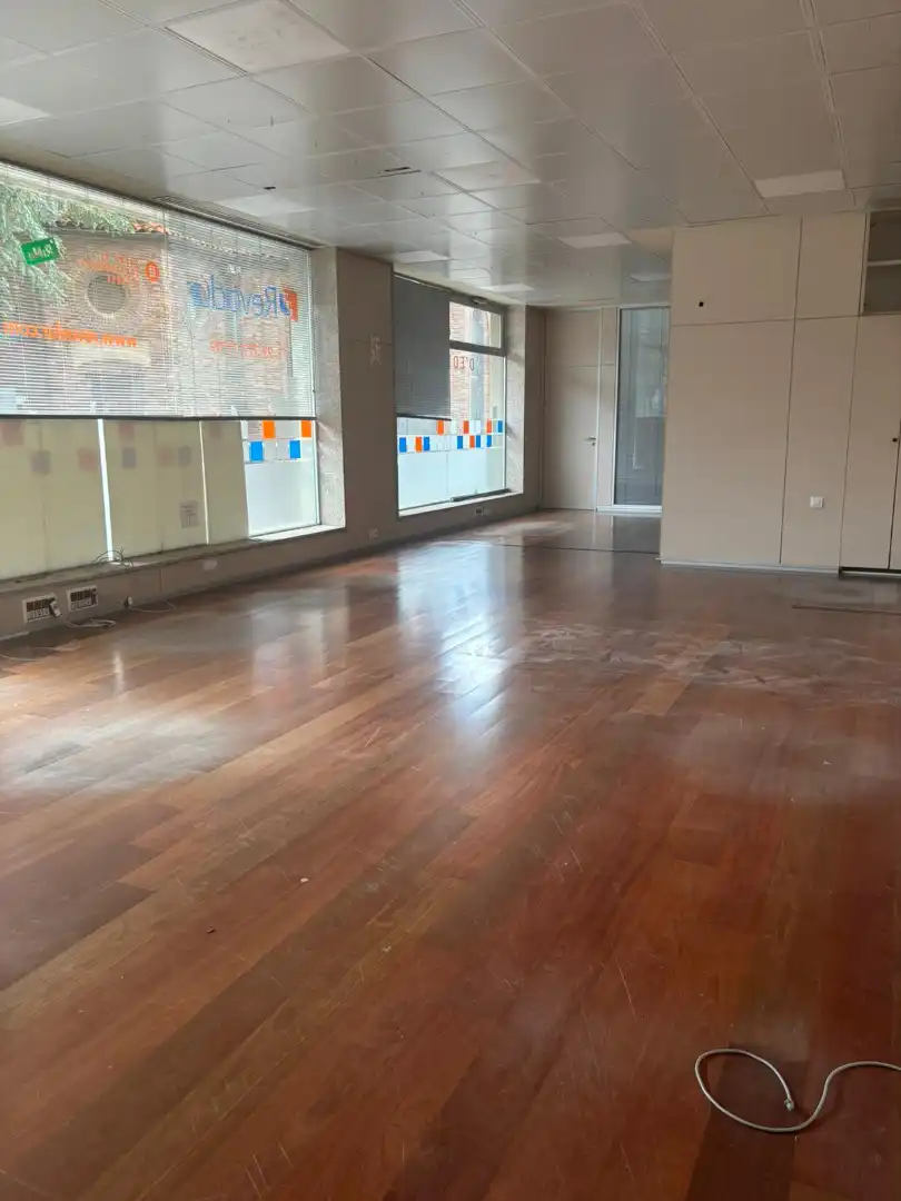 Local de alquiler en Cornellà de Llobregat con Parquet