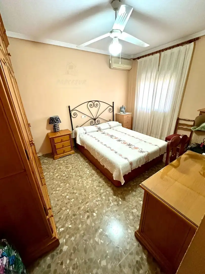 Dormitori de Casa o xalet en venda en Córdoba amb Aire condicionat, Calefacció i Jardí privat