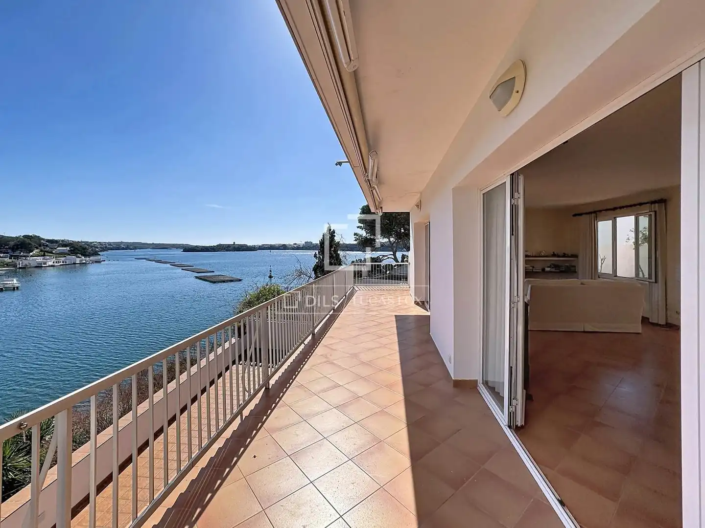 Vista exterior de Casa o xalet en venda en Maó - Mahón amb Aire condicionat, Jardí privat i Terrassa