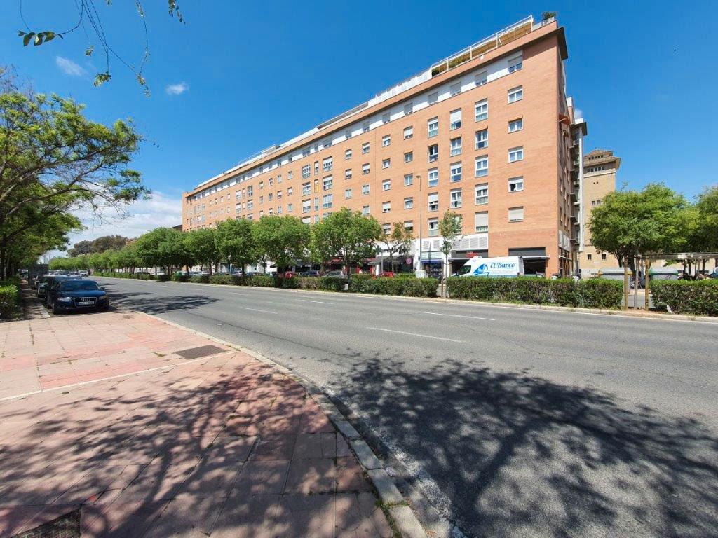 Exterior view of Premises to rent in  Sevilla Capital  with Air Conditioner and Heating