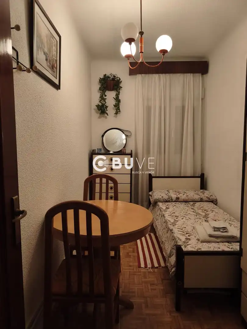 Bedroom of Flat for share in Madrid  with Furnished and Internet